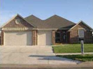 2208 SE 33rd, Moore, OK 73160
