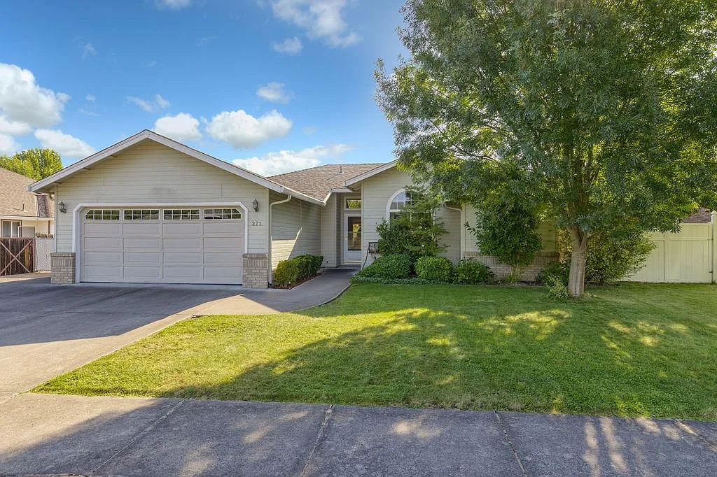 271 Vincent Ct photo 1