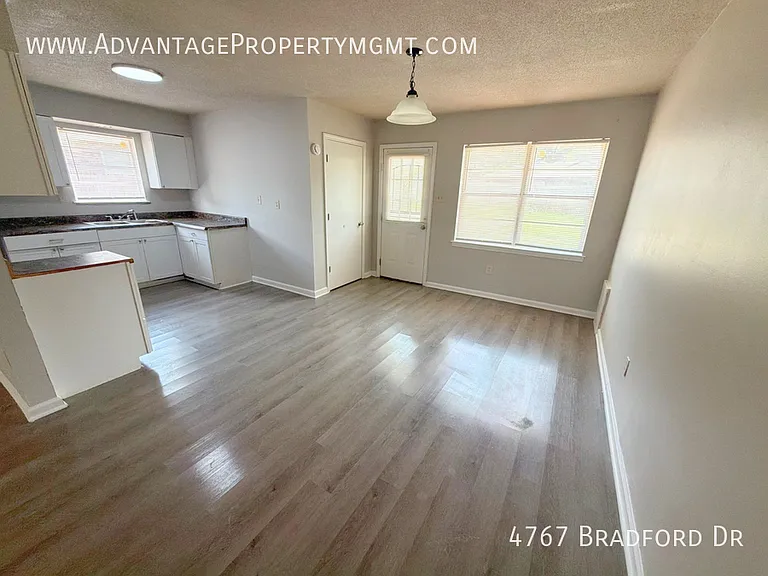 4767 Bradford Dr — Photo 5