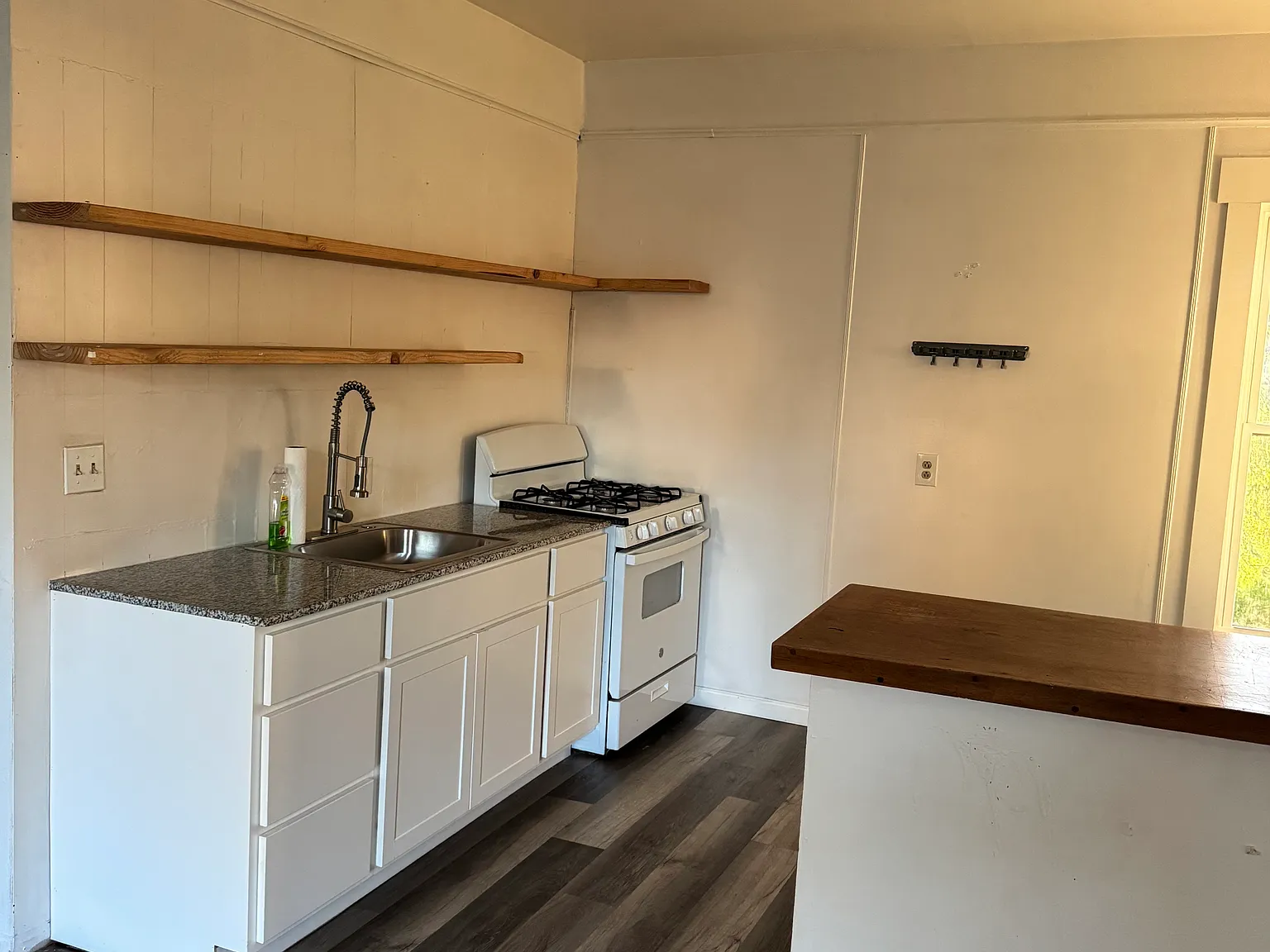 2 bed, 800 sqft, $1,325 — Photo 2