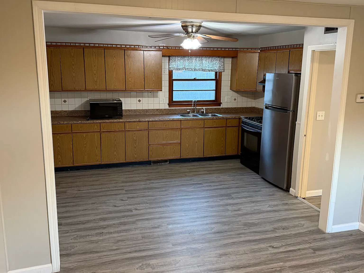 3 bed, 1056 sqft, $1,500 — Photo 4