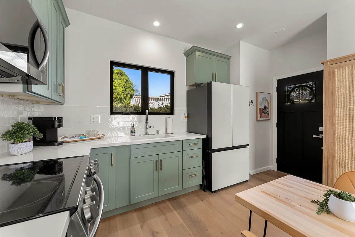 Studio, 375 sqft, $2,500 — Photo 4