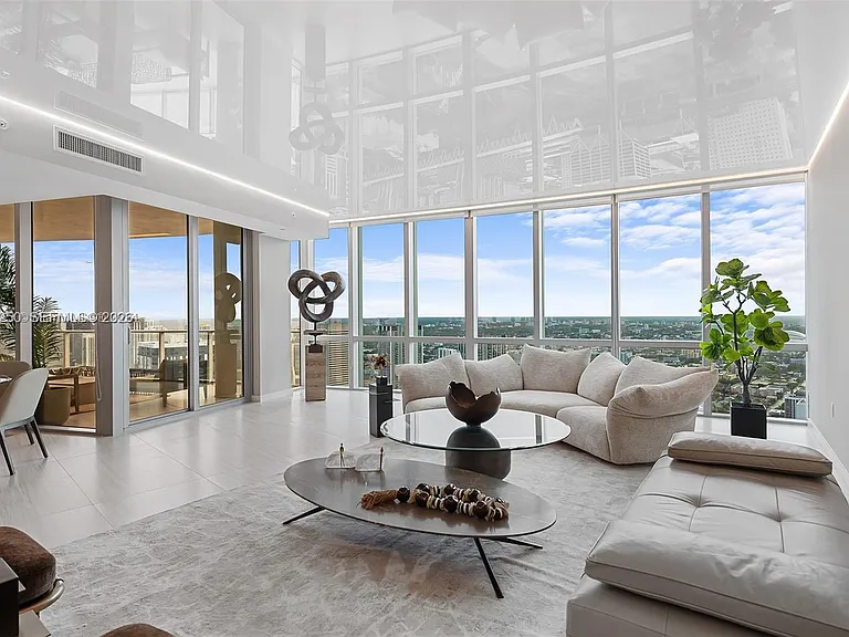 851 NE 1st Ave #Penthouse 4912 — Photo 3