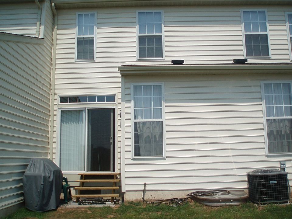 2nd image of 125 N Savanna Dr
