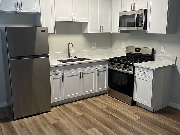 2nd image of 3837 Montclair St APT 6