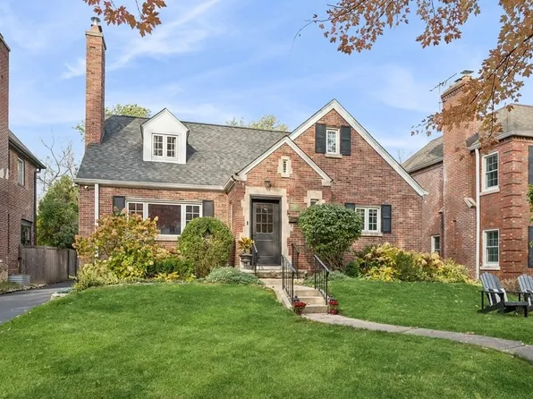 2210 Kenilworth Ave, Wilmette, IL 60091