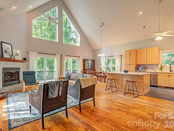 3rd image of 11 Muirfield Ct