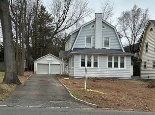 215 Hickory Ave, Tenafly, NJ 07670