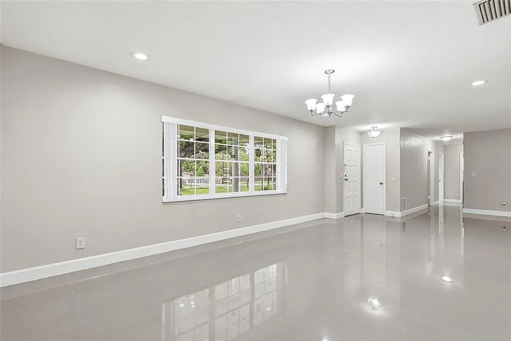 4 bed, 2.0 bath, 1809 sqft, $2,600 — Photo 4