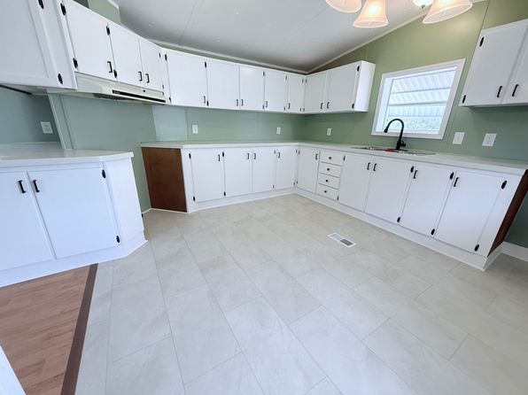 25 Melody Cir, Eustis, FL 32726