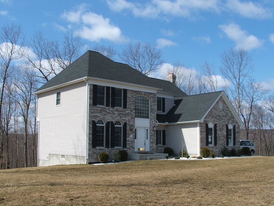 Built in 2005 w/seasonal lake views