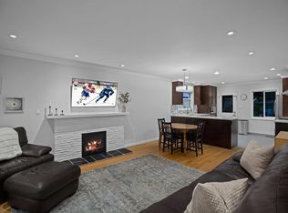 722 E 17th St, North Vancouver, BC V7L 2W8