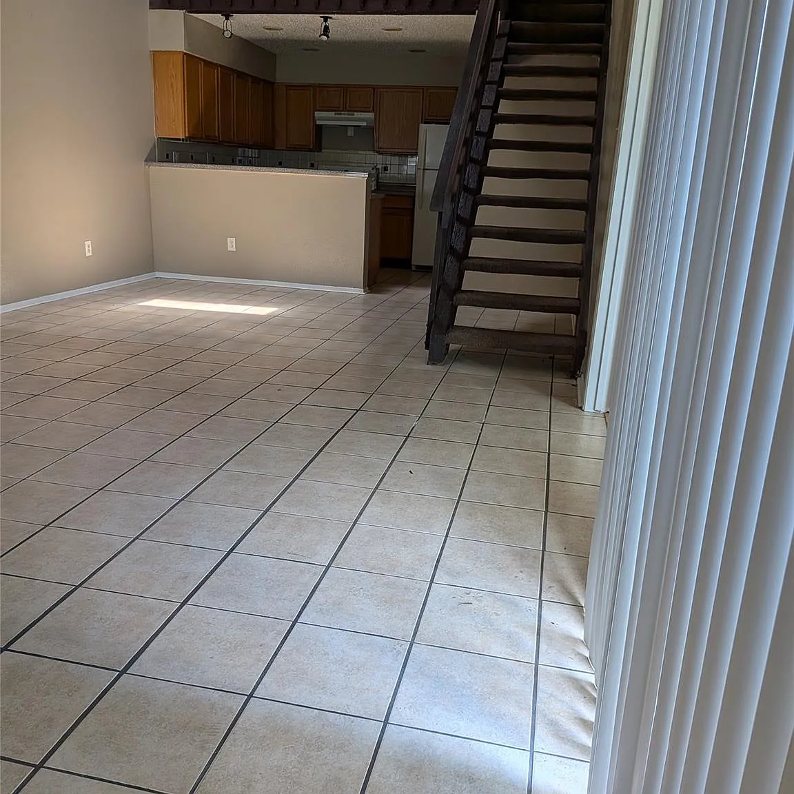 2 bed, 1.0 bath, 784 sqft, $1,200 — Photo 4