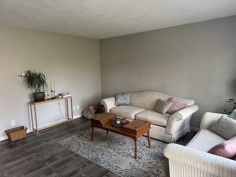 401 E Jones — Photo 3