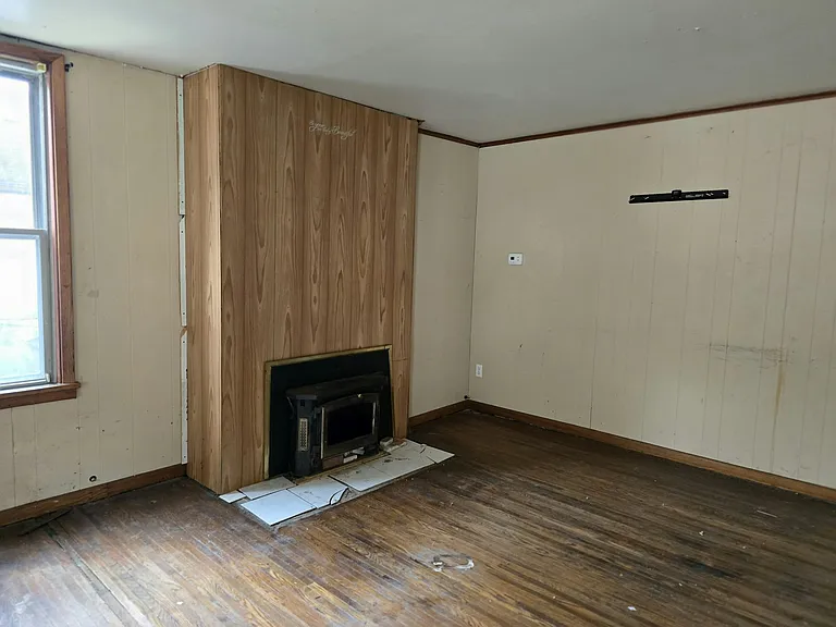 315 Marshall St — Photo 11