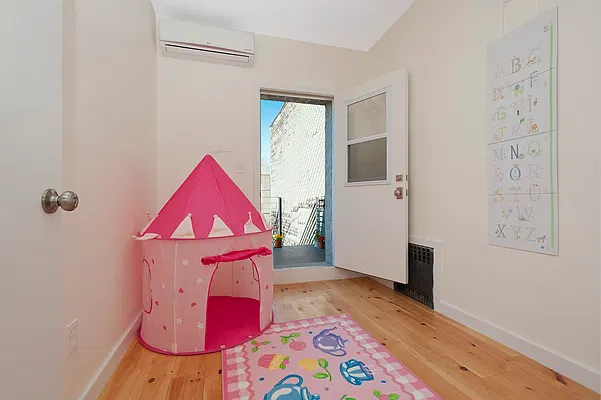 Rented by Compass | media 10