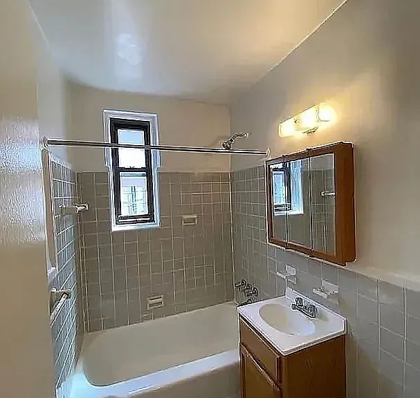 180 E 17th St #610 — Photo 5