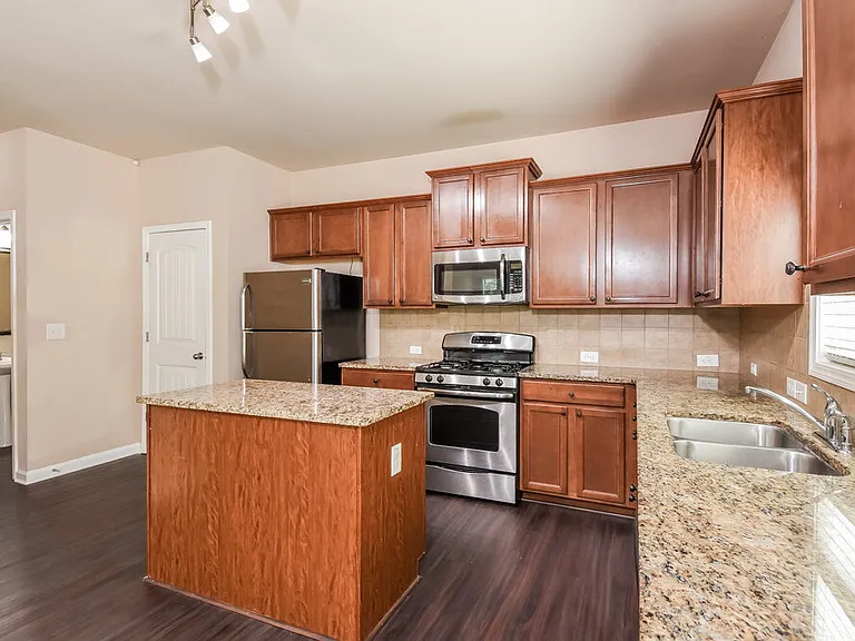 741 Collingsworth Ln — Photo 8