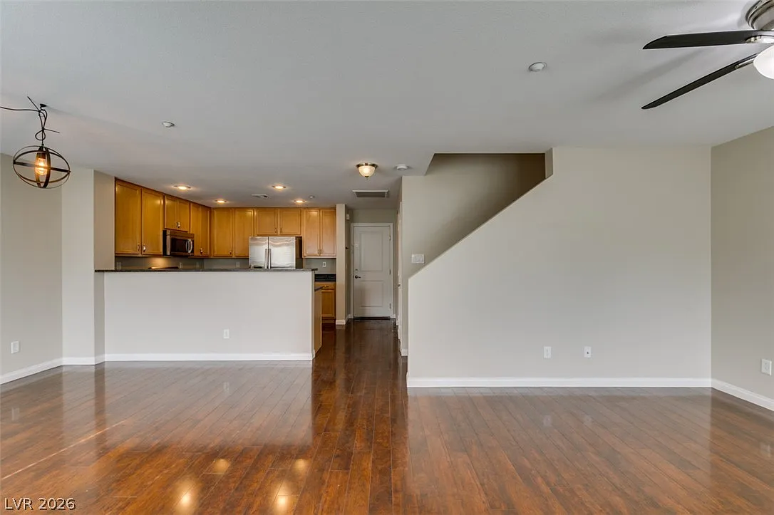 3 bed, 2.5 bath, 1445 sqft, $2,050 — Photo 4