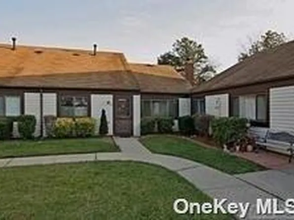 58 Gauguin` Court #58, Middle Island, NY 11953