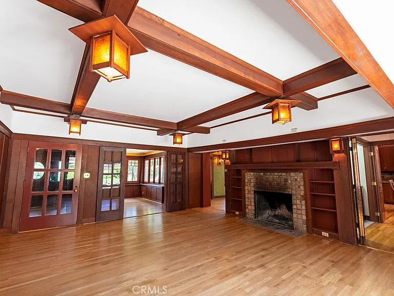 89 E Alegria Ave — Photo 4