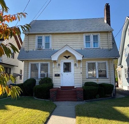 2nd image of 21 Reservoir Pl