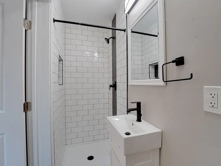 Duplet at Hillcrest | Modern Studio, 1 & 3 Bedroom Apartments — Photo 43