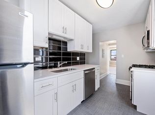 7000-8 S Shore Dr #2B, Riverdale, IL