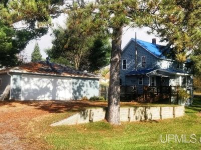 1217 N River Ave, Iron River, MI, 49935