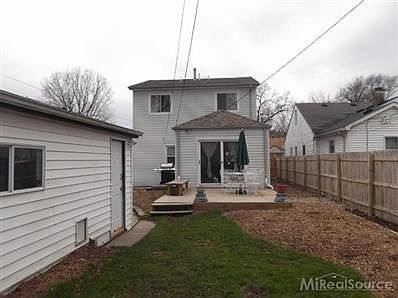 4th image of 23386 Davey Ave
