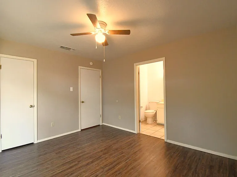 201 Parklane Dr — Photo 18