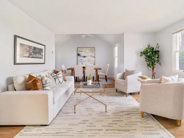 8 Victoria Heights Rd Unit 8, Hyde Park, MA 02136