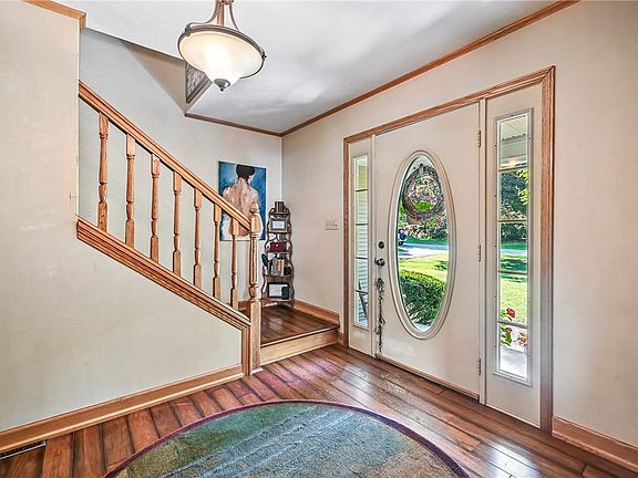 3rd image of 1091 Foxwood Dr