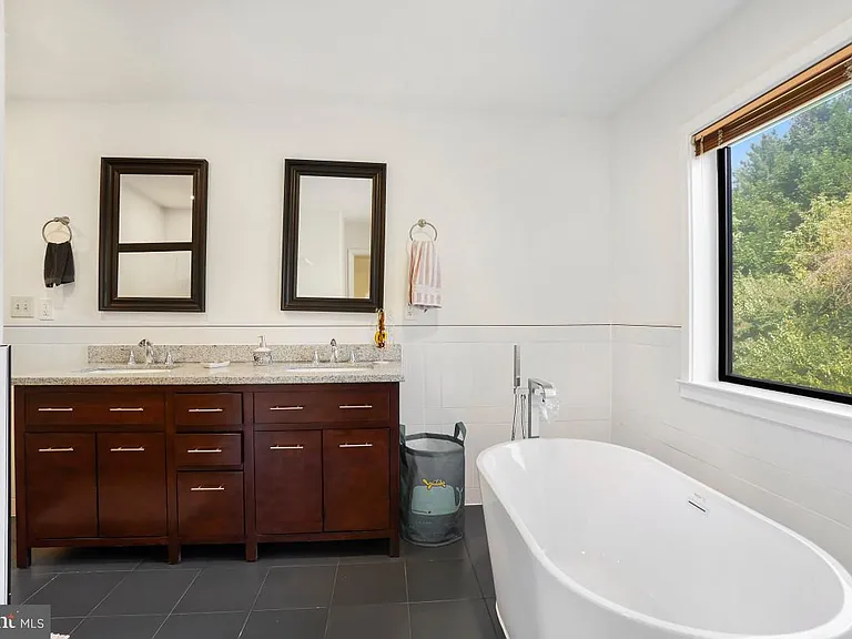 5351 Strathmore Ave — Photo 18