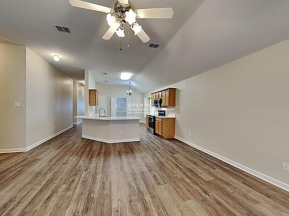 4th image of 11916 Hickory Cir