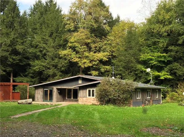 6928 Woodland Dr N, Great Valley, NY 14741