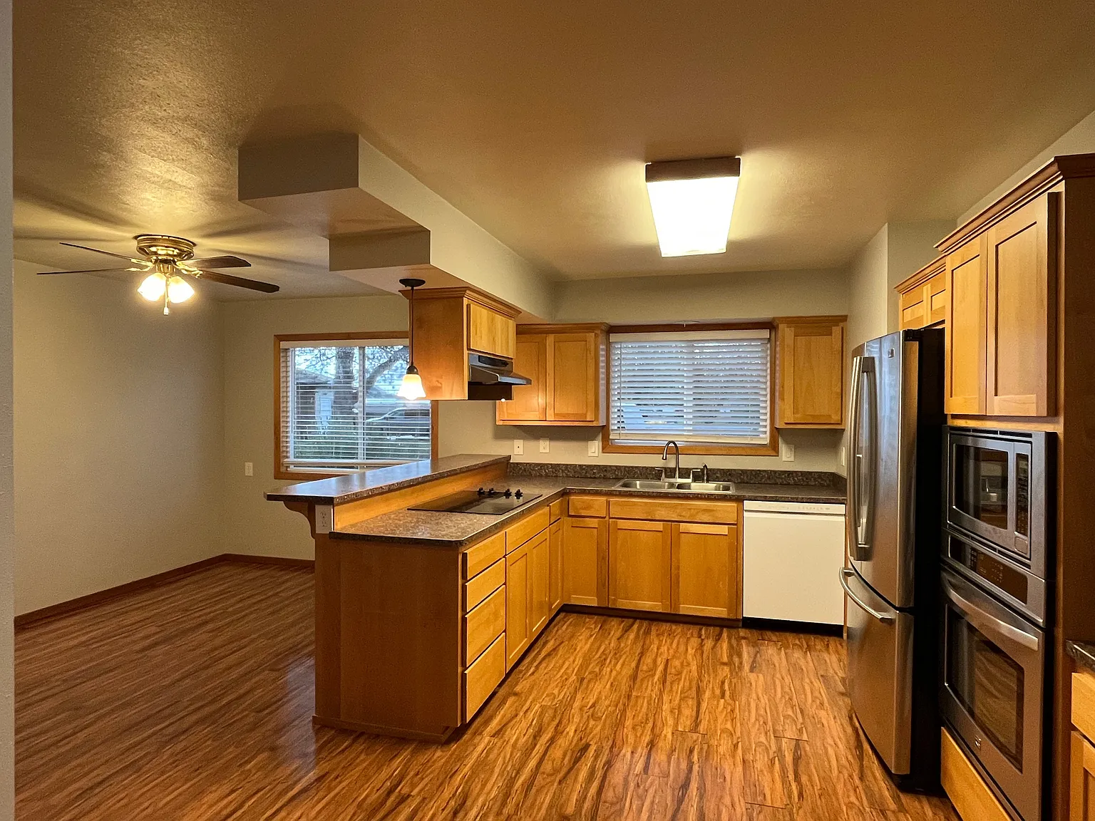 4 bed, 2053 sqft, $2,295 — Photo 3