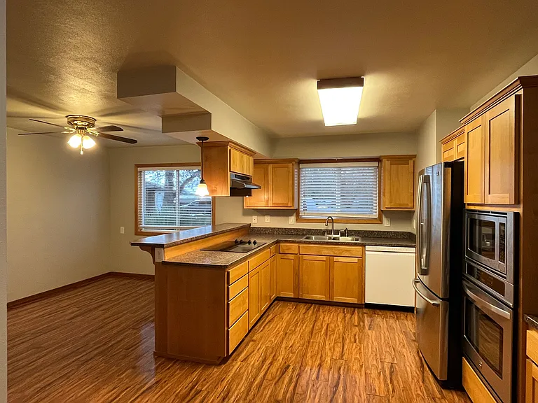 Kitchen / Dining