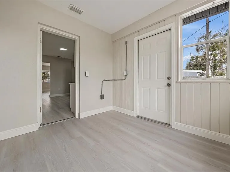 14040 Miramar Ave — Photo 16