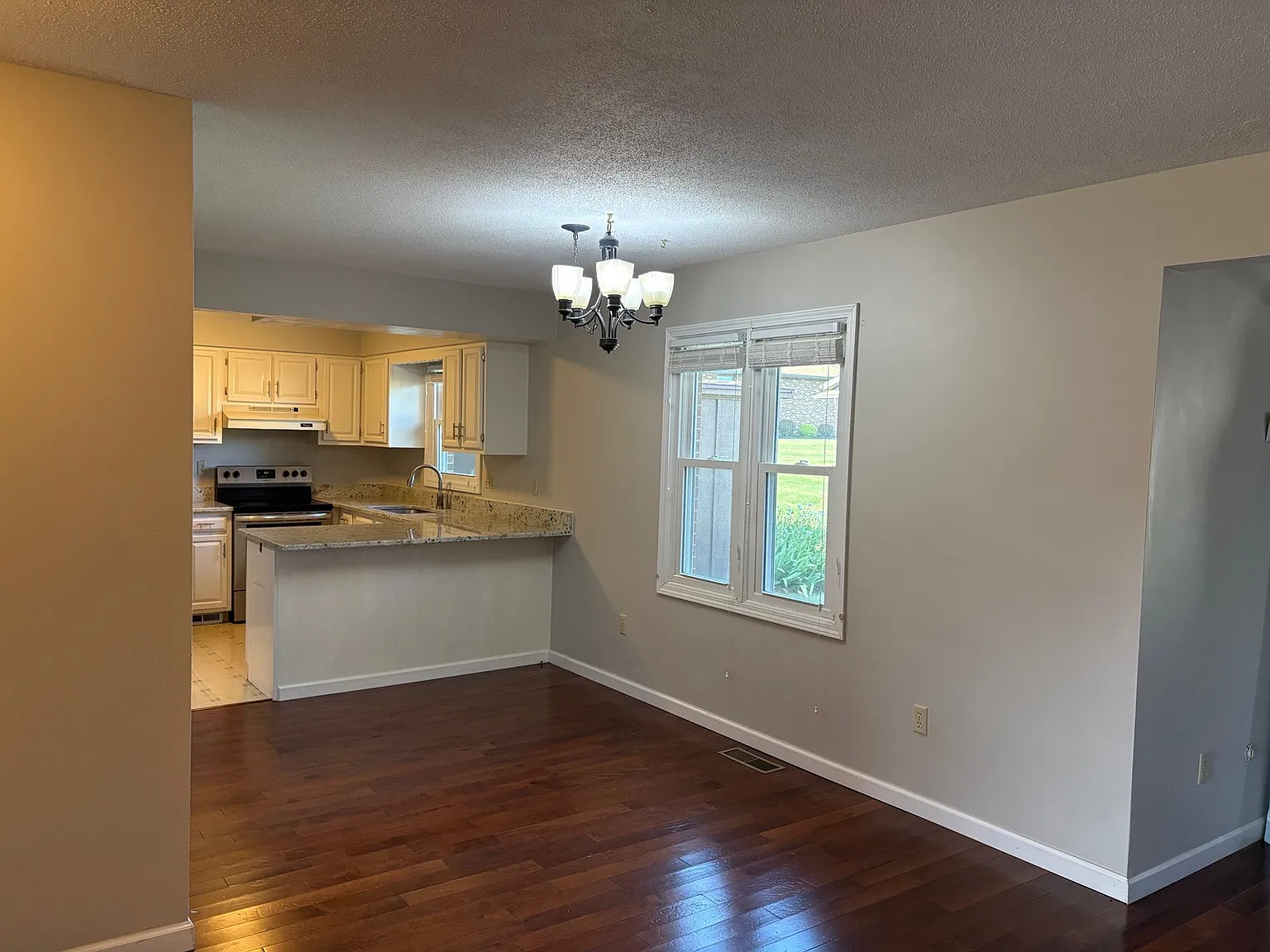 3 bed, 1646 sqft, $1,800 — Photo 3