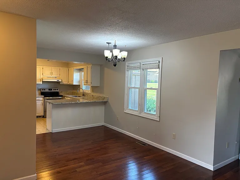 Dining Area
Kitchen