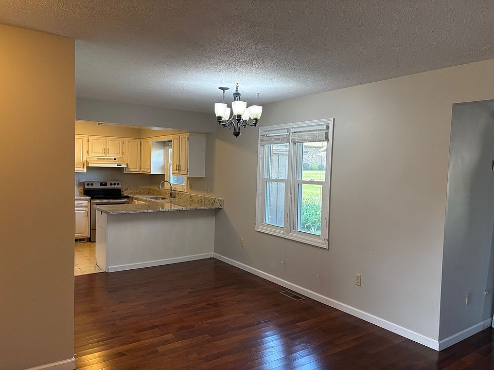 Dining Area
Kitchen