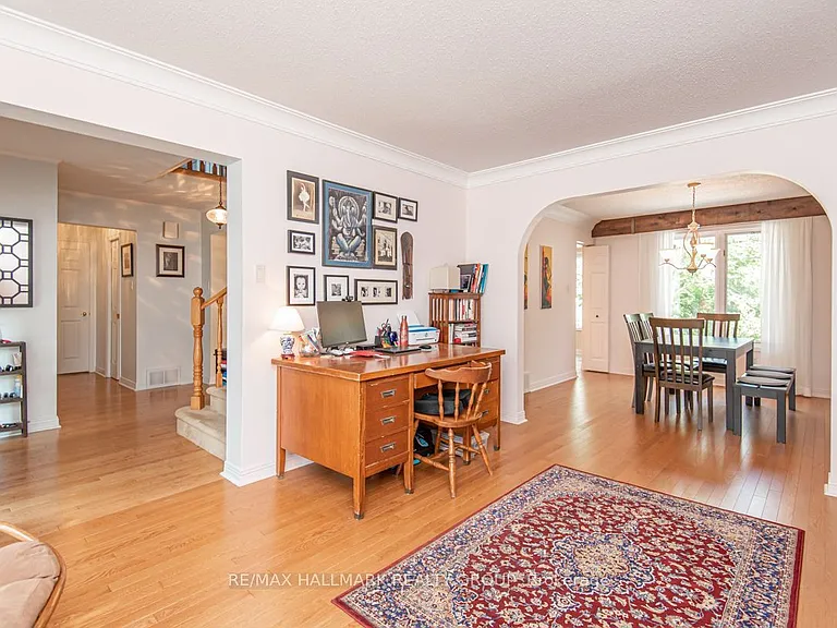 18 Hesse Cres — Photo 4