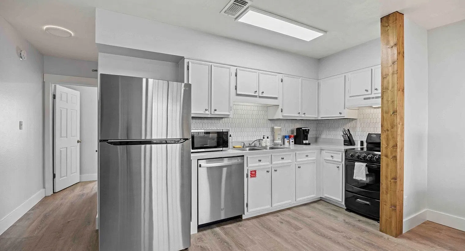 1 bed, 1.0 bath, 6200 sqft, $1,647 — Photo 4