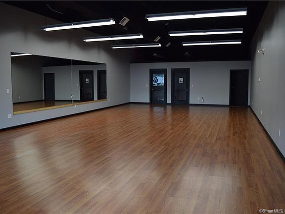 4th image of 991 S Main St Suite 7