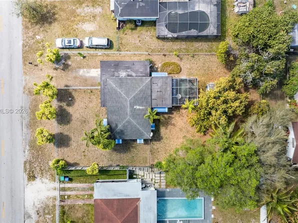 1055 NW 143rd St, Miami, FL 33168