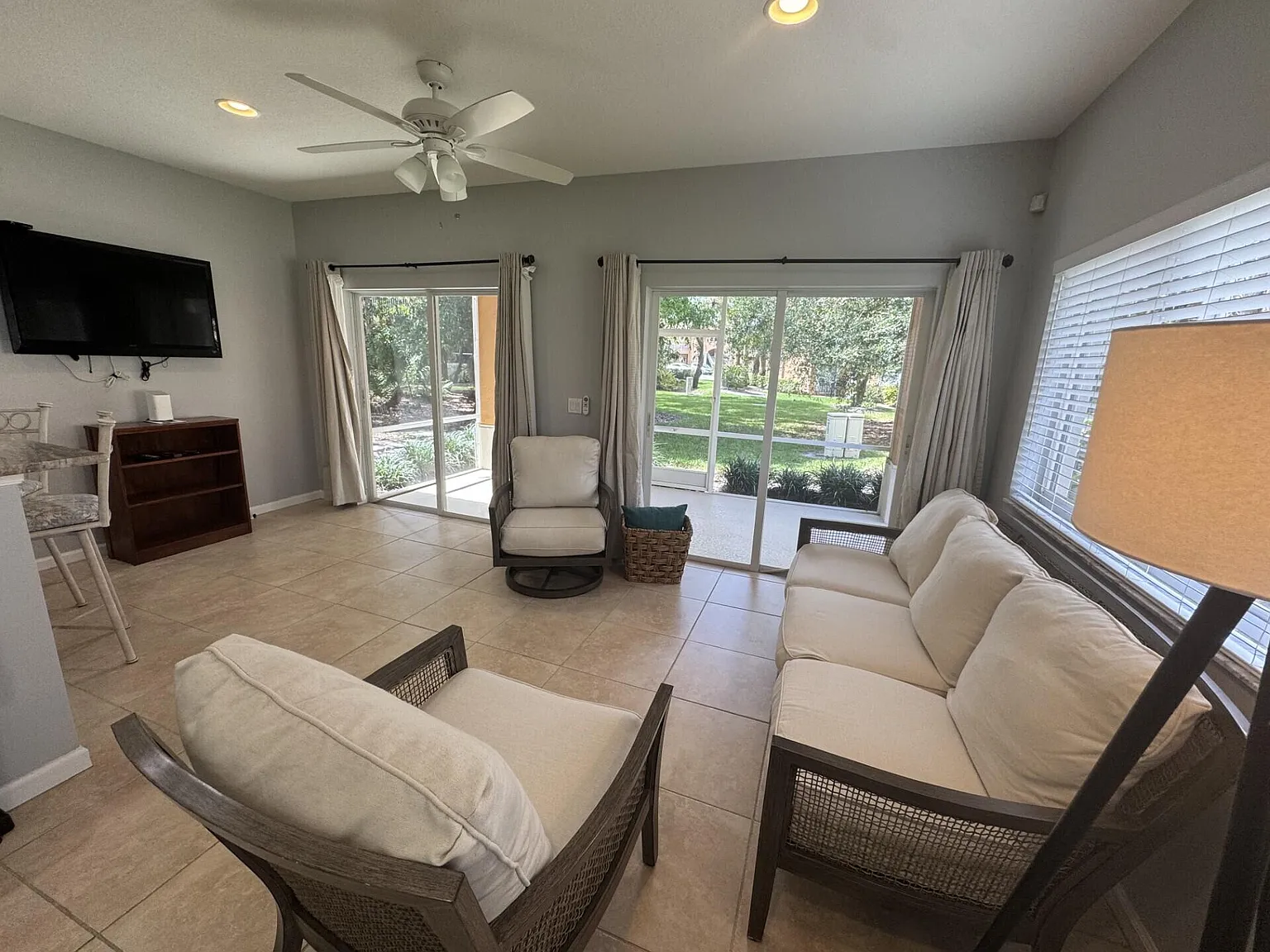 1 bed, 1.5 bath, 1312 sqft, $1,900 — Photo 3