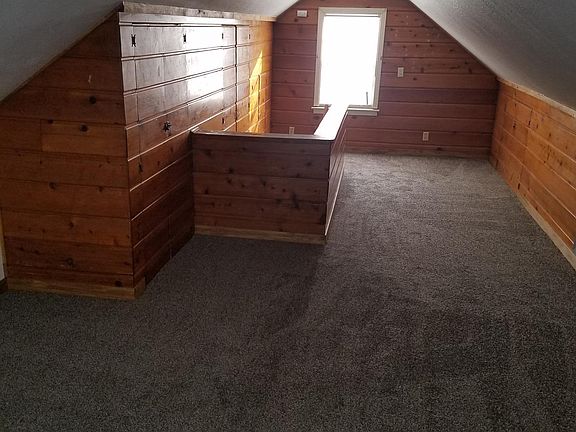 Upstairs bedroom 