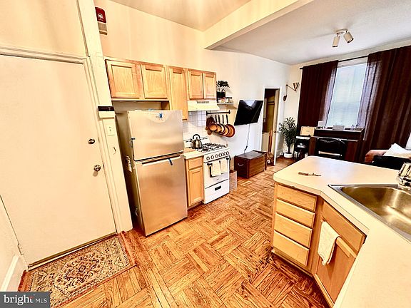 4th image of 4253 Ridge Ave APT 2R