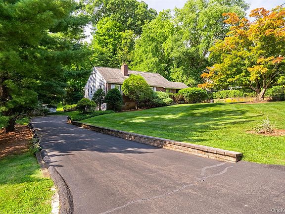 3rd image of 31 Briarwood Drive
